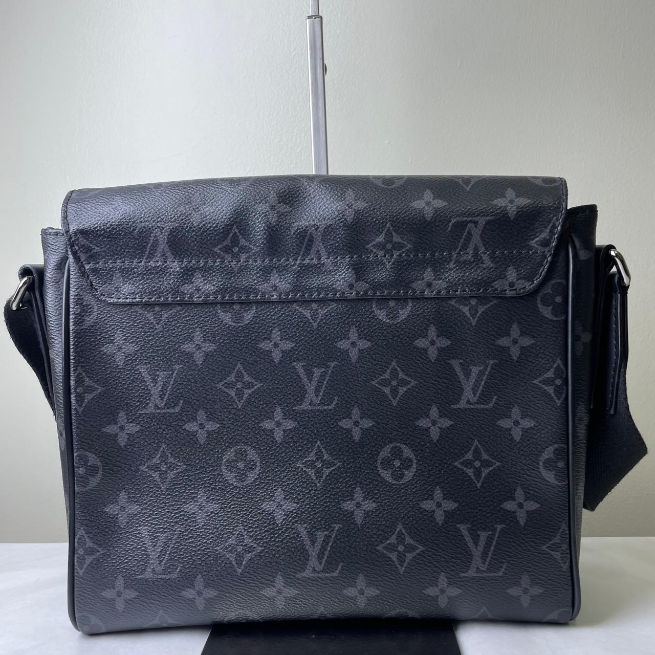 Louis Vuitton	District PM Messenger Bag - Black