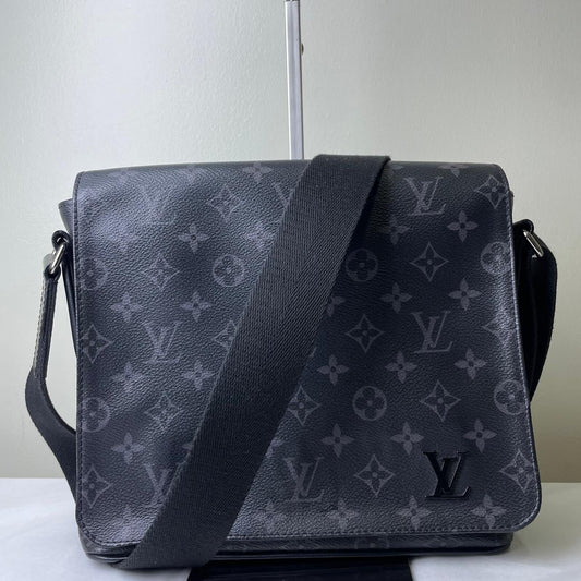 Louis Vuitton	District PM Messenger Bag - Black