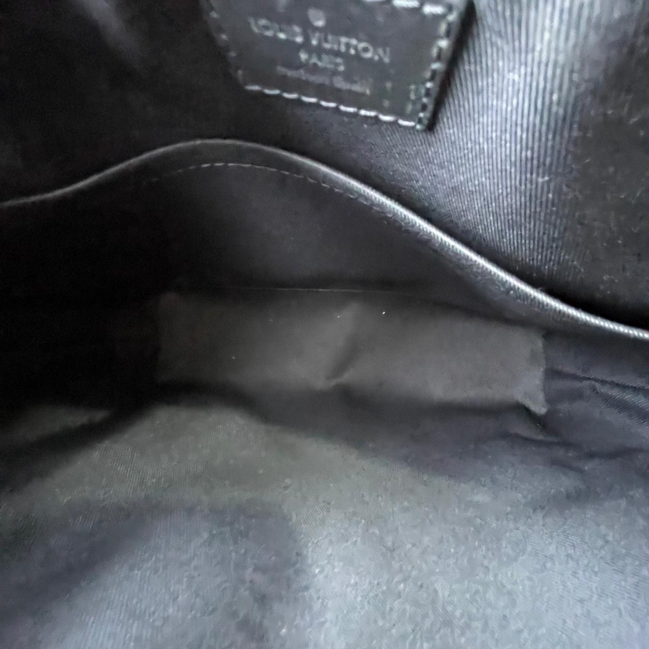 Louis Vuitton	District PM Messenger Bag - Black