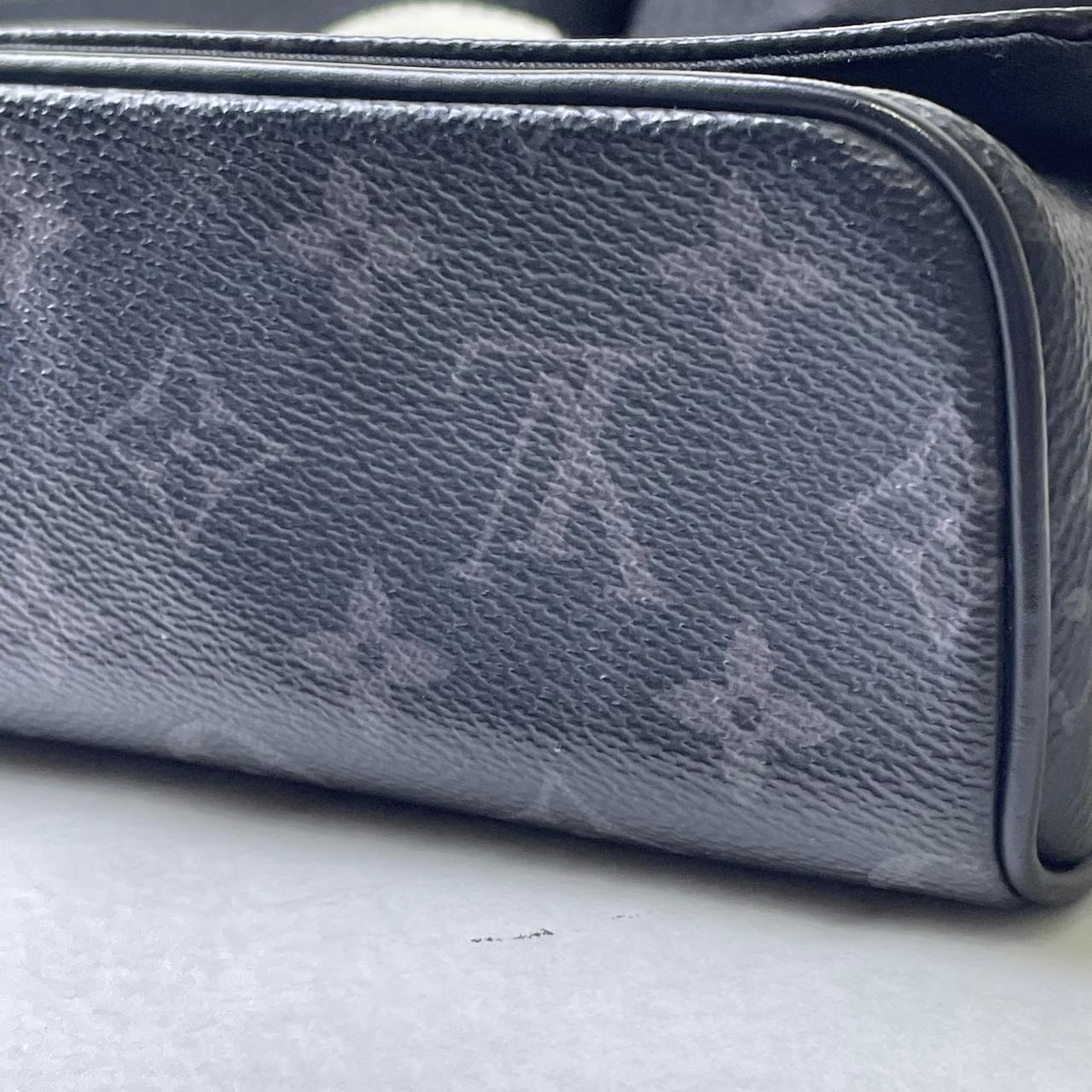 Louis Vuitton	District PM Messenger Bag - Black