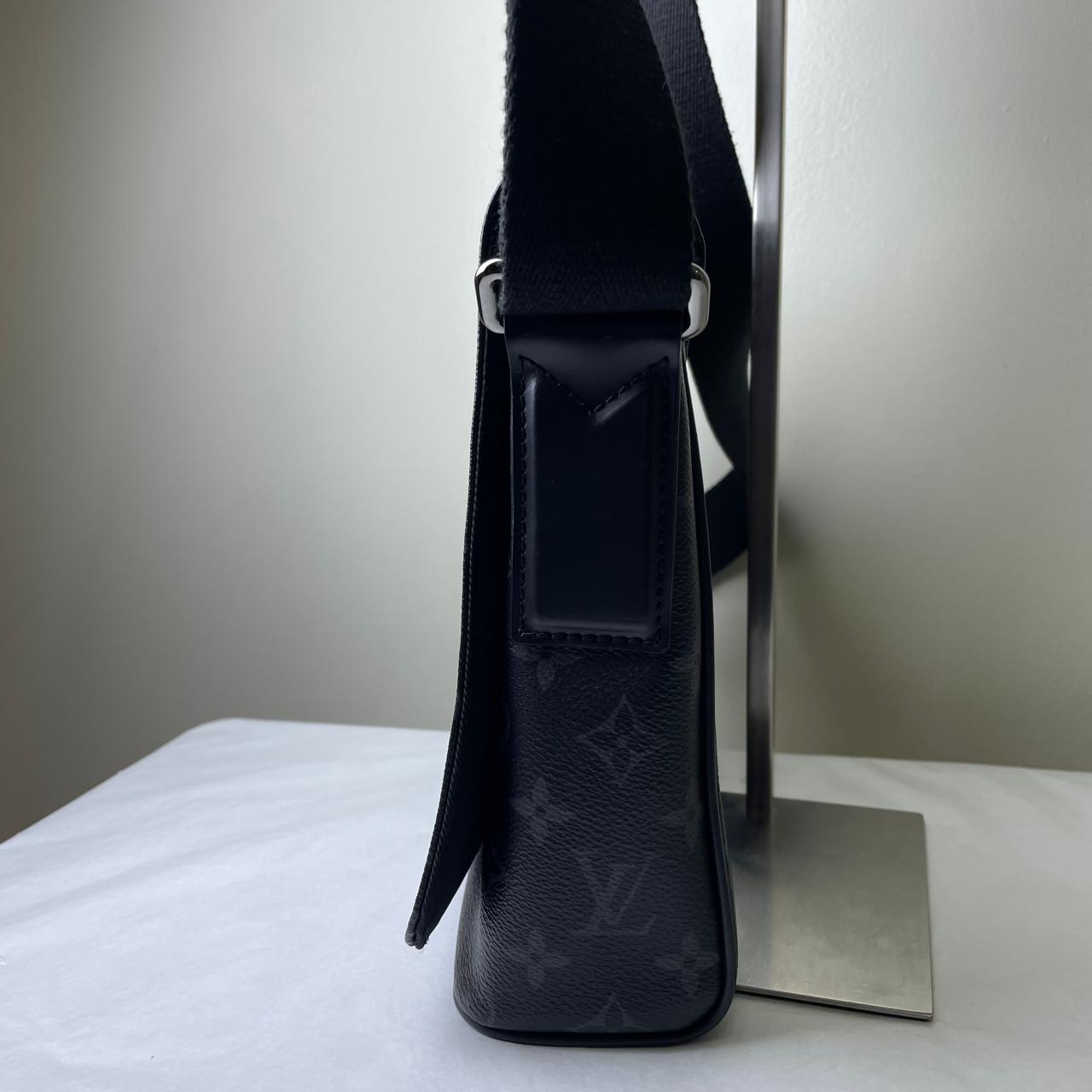 Louis Vuitton	District PM Messenger Bag - Black