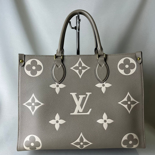 Louis Vuitton	OnTheGo MM Tote Bag Creme
