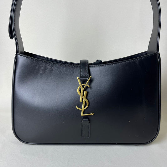 YSL	Le 5 A7, Smooth Leather Black