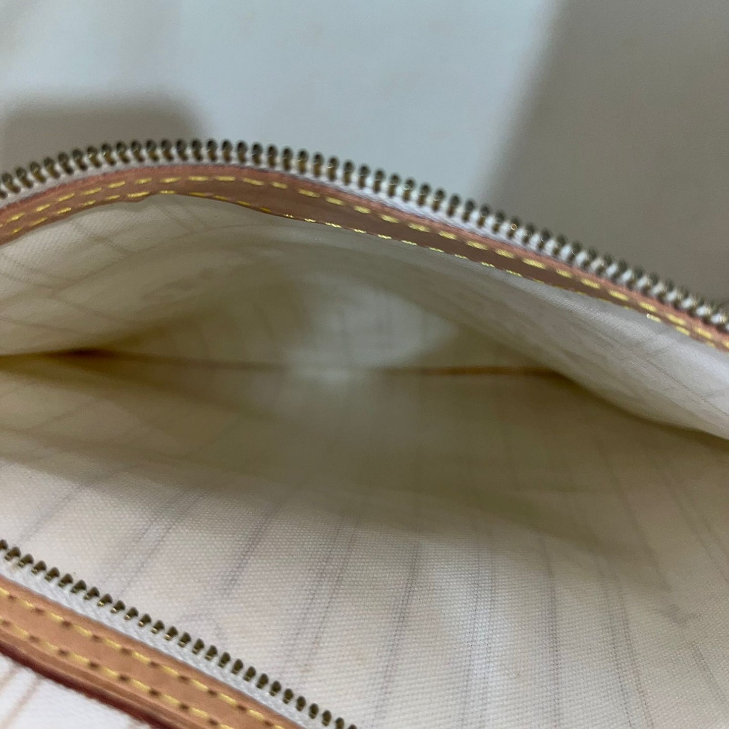 Louis Vuitton	Neverfull Damier Ebene GM, White