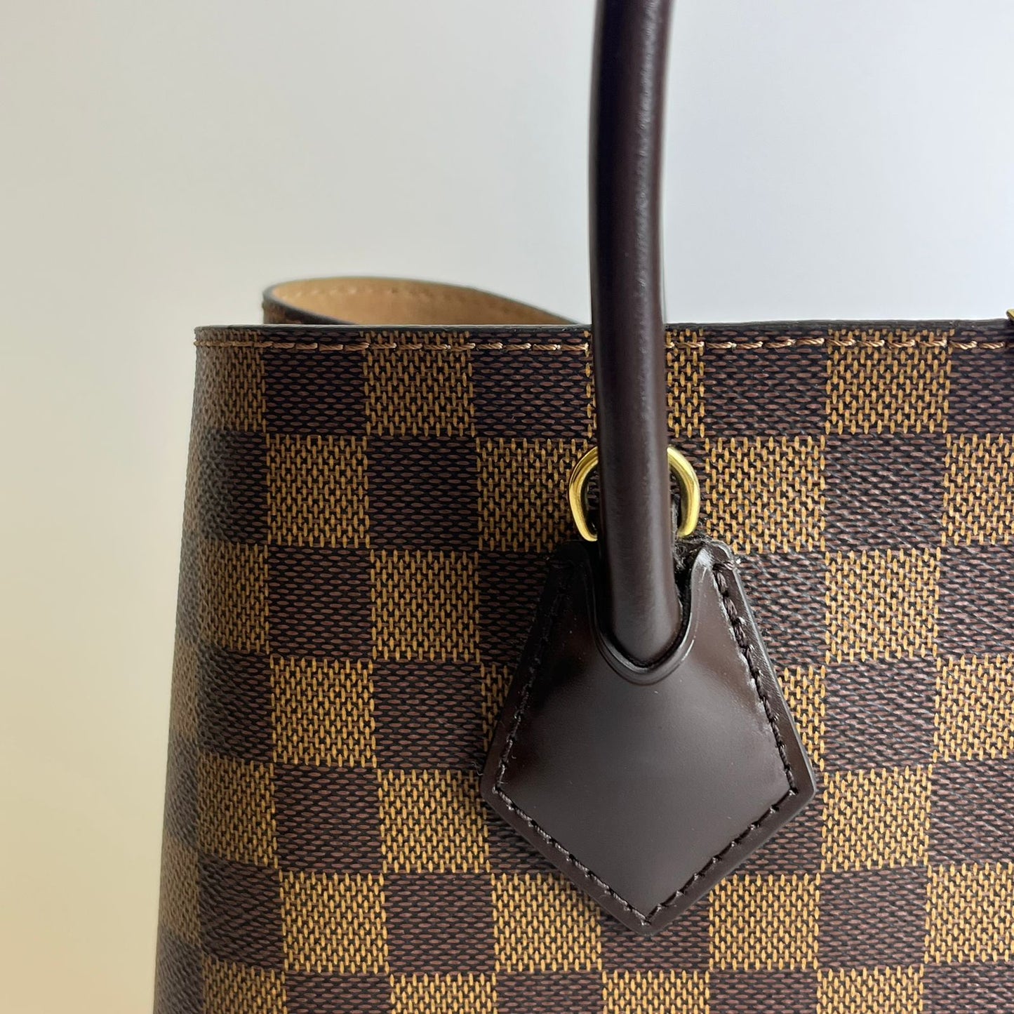Louis Vuitton	Kensington Damier Ebene
