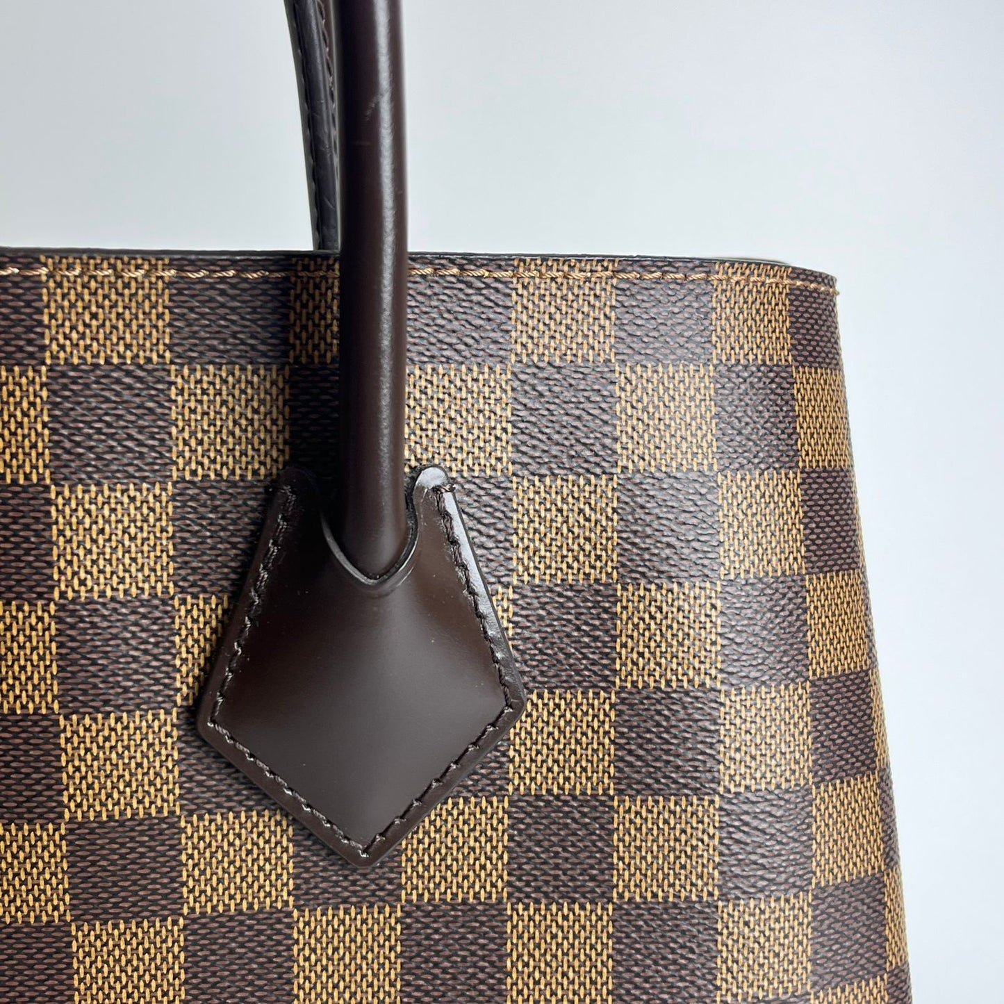 Louis Vuitton	Kensington Damier Ebene