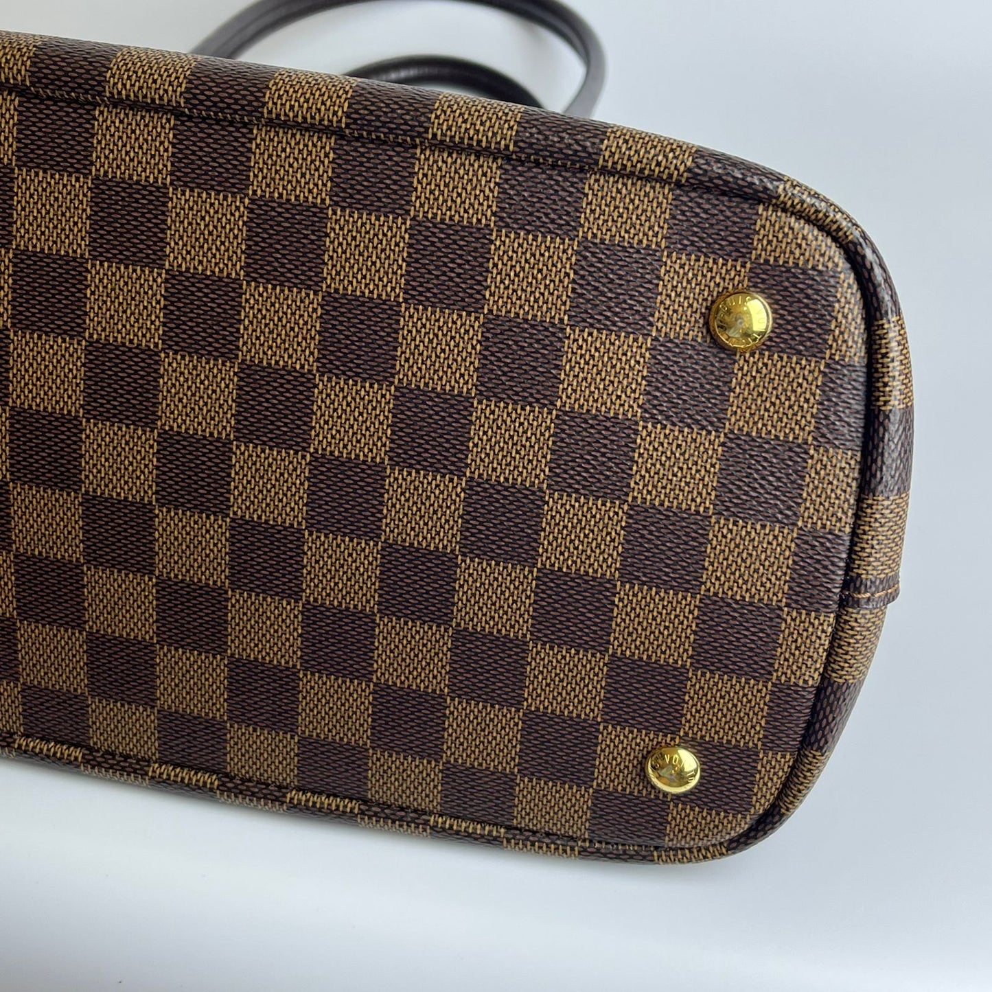 Louis Vuitton	Kensington Damier Ebene