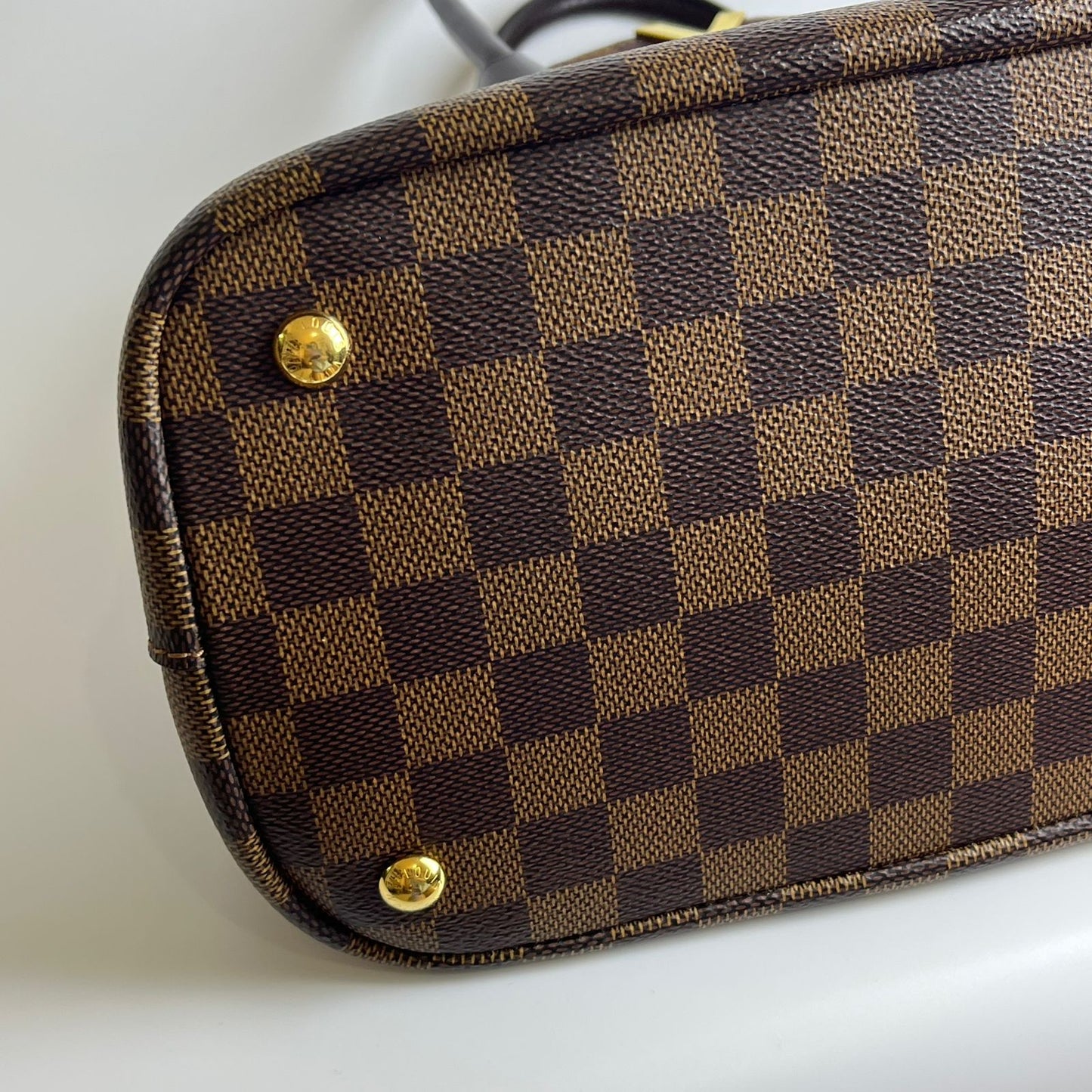 Louis Vuitton	Kensington Damier Ebene
