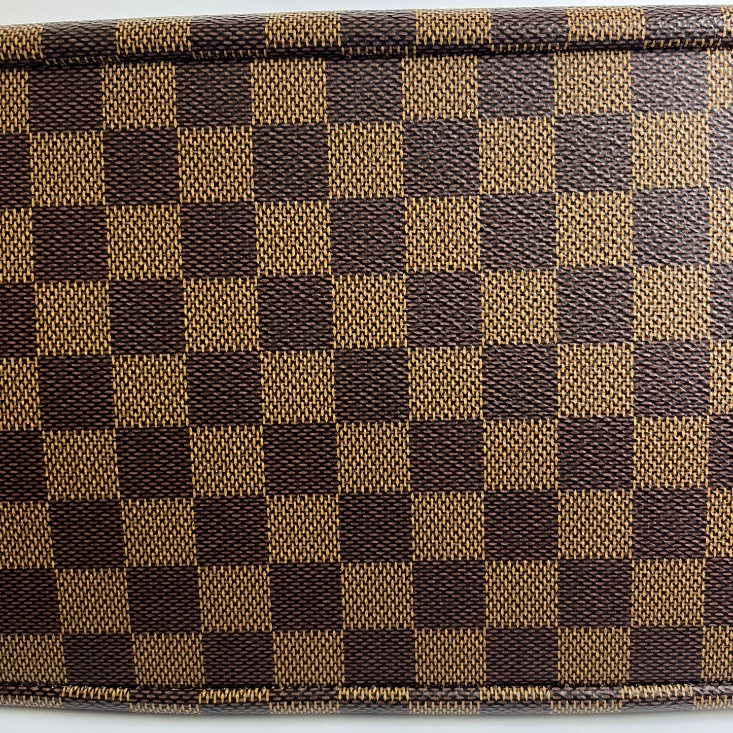 Louis Vuitton	Kensington Damier Ebene
