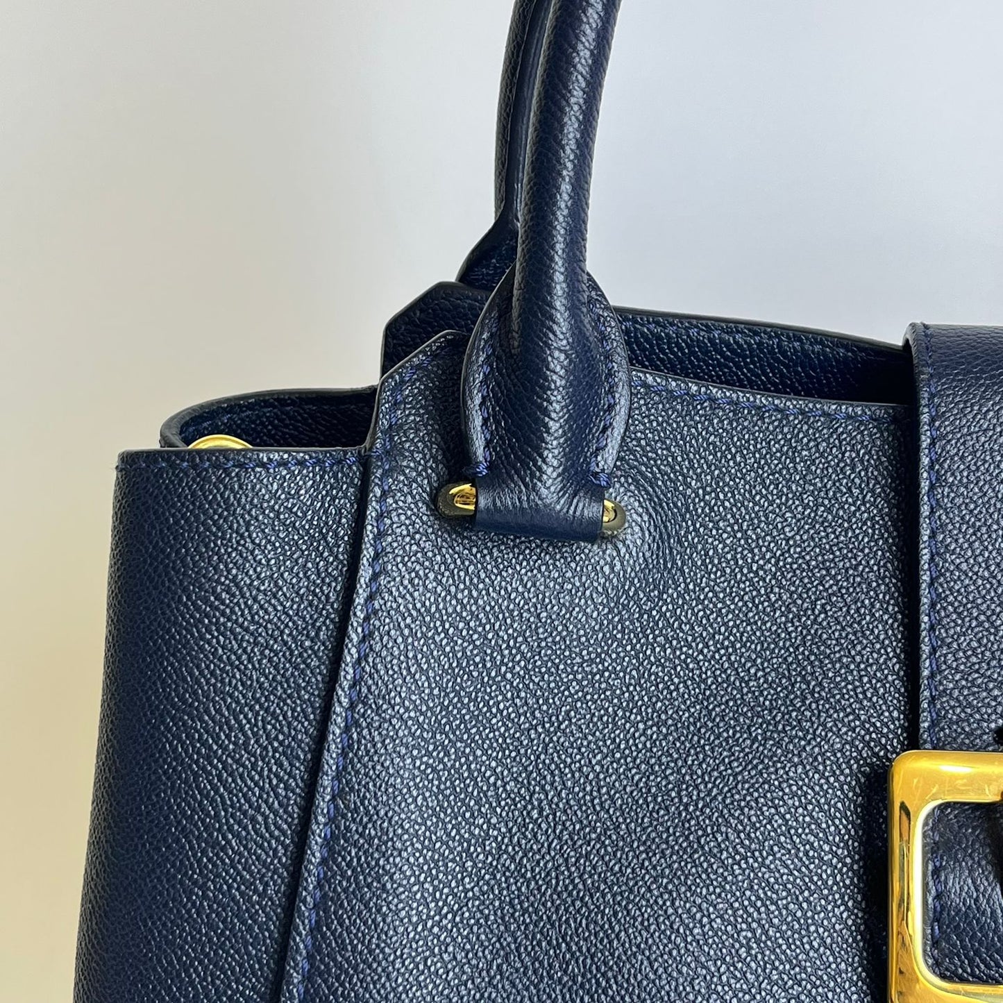 Burberry	Medium Buckle Tote Blue