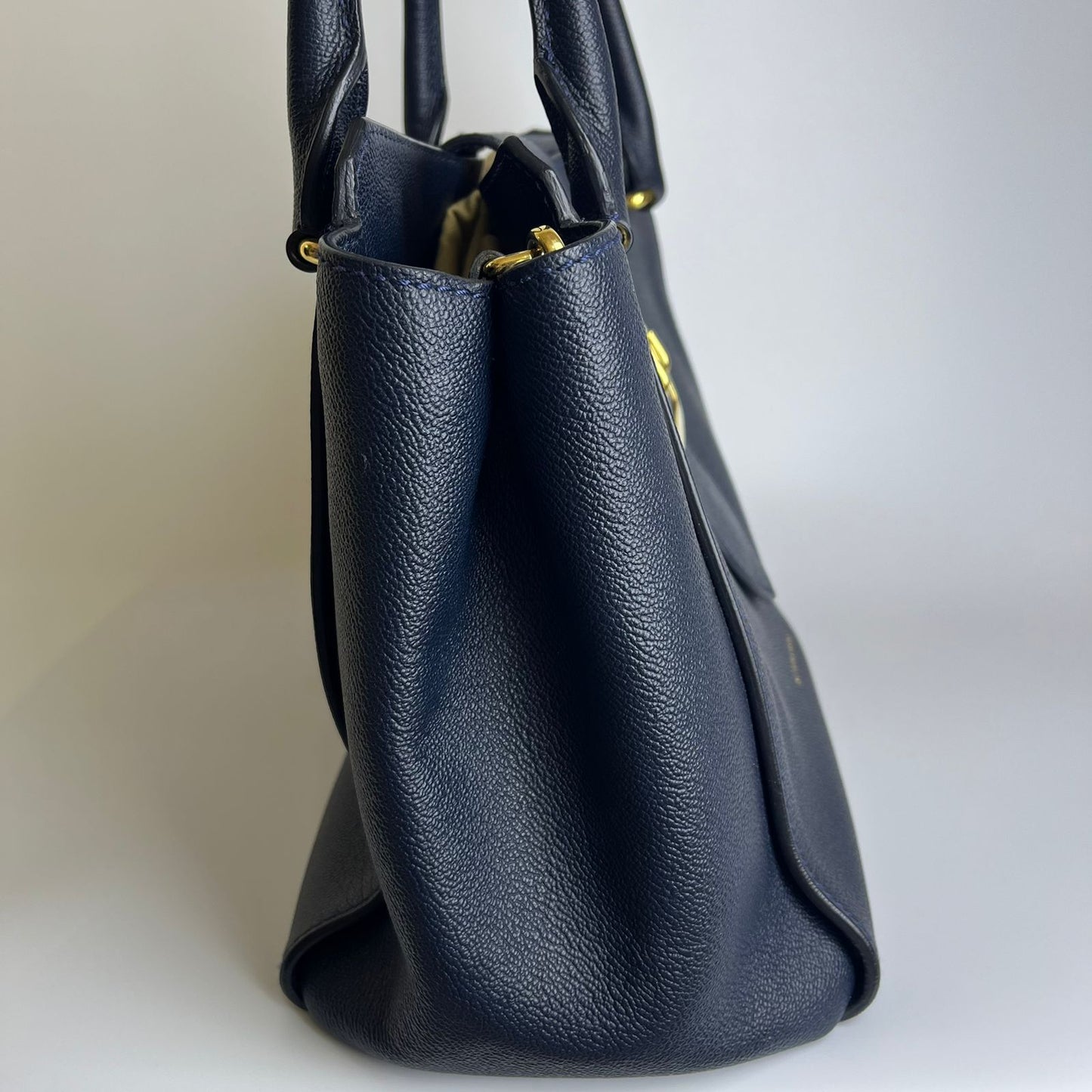 Burberry	Medium Buckle Tote Blue