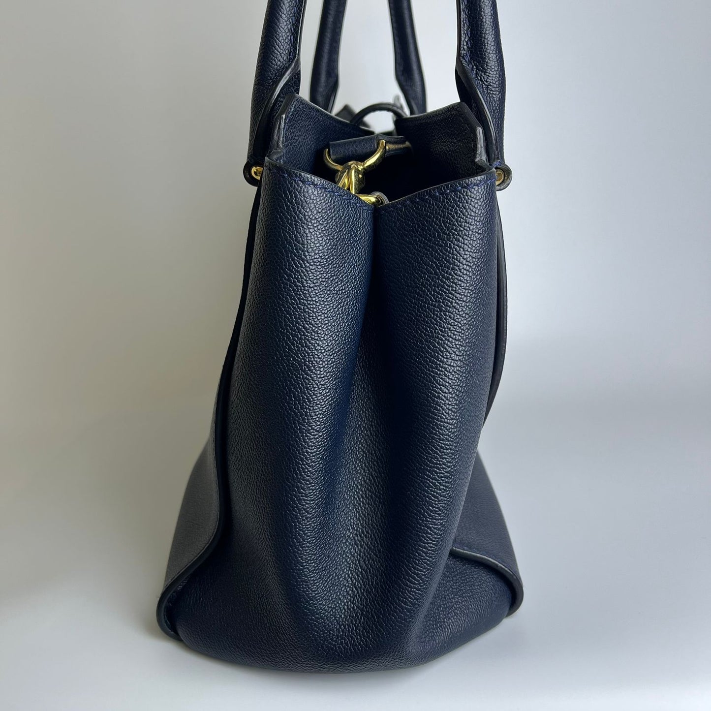 Burberry	Medium Buckle Tote Blue