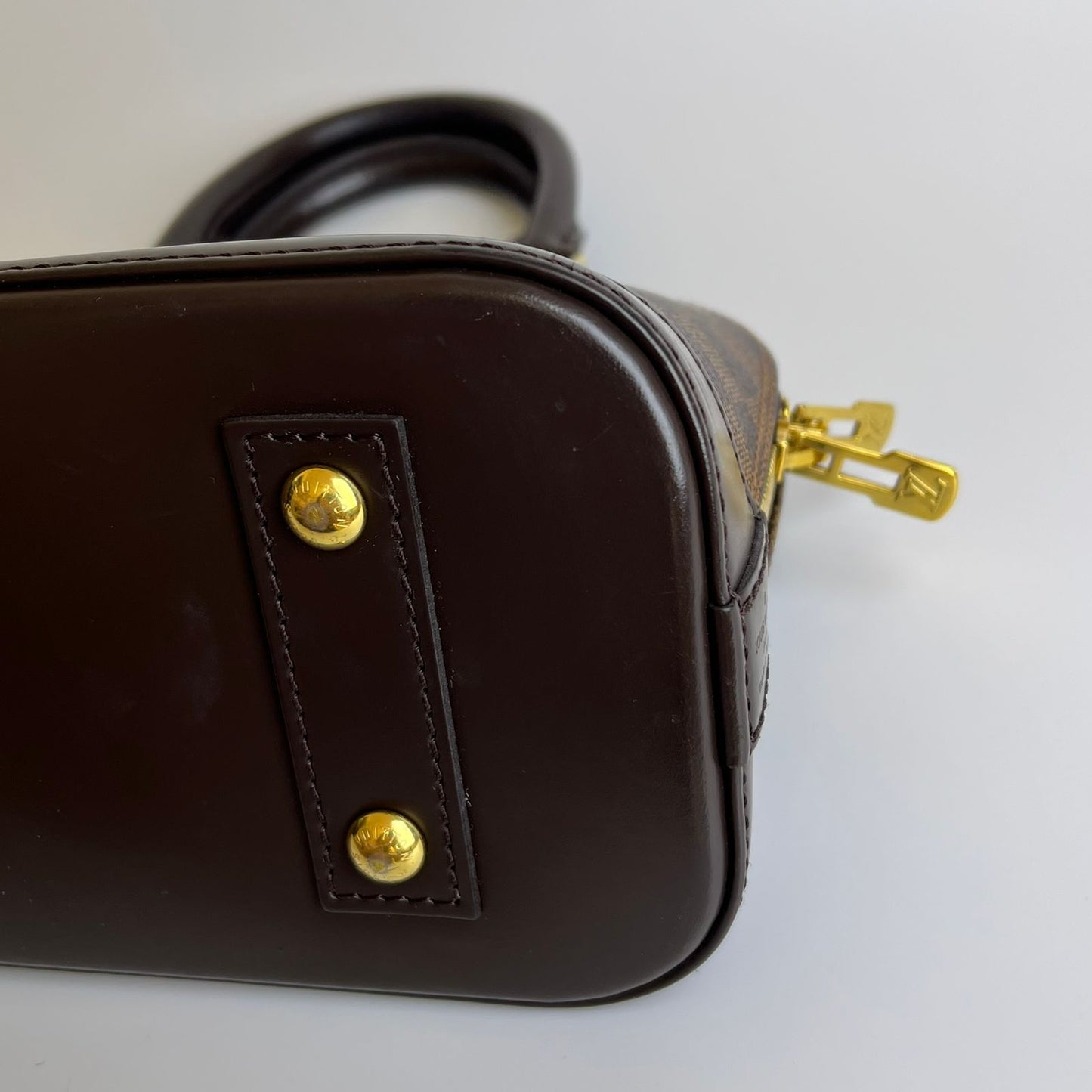 Louis Vuitton	Alma BB Damier Ebene