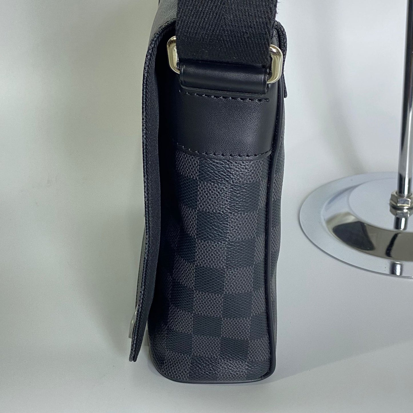 Louis Vuitton	Damier Graphite District PM