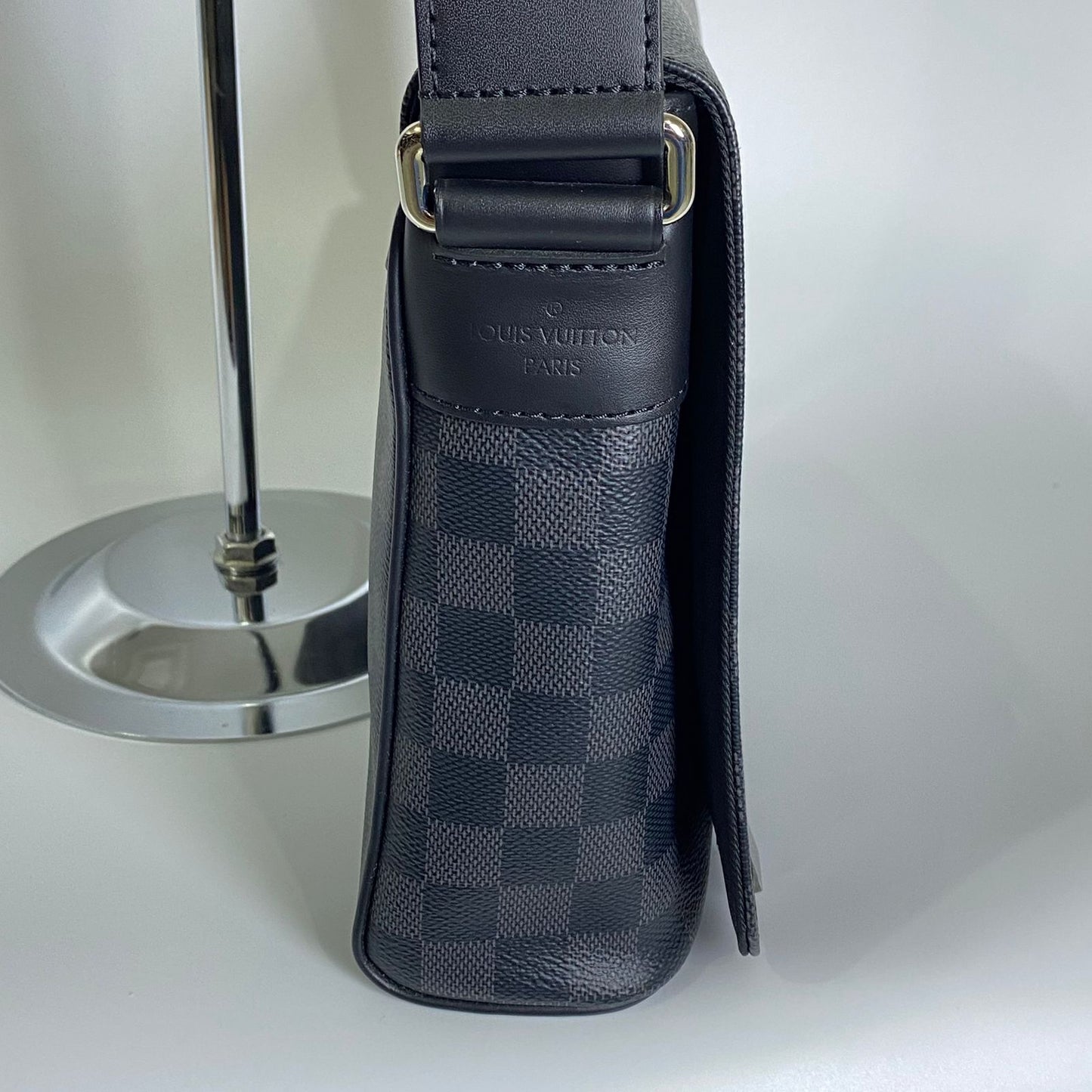 Louis Vuitton	Damier Graphite District PM