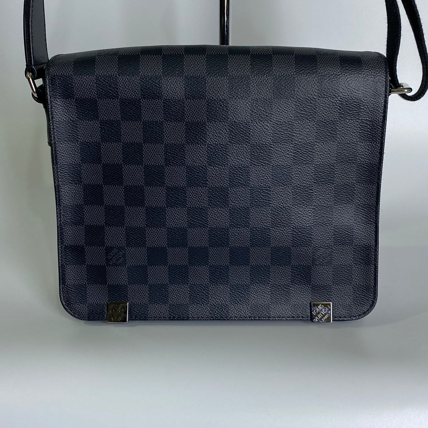 Louis Vuitton	Damier Graphite District PM