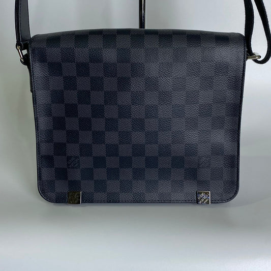 Louis Vuitton	Damier Graphite District PM