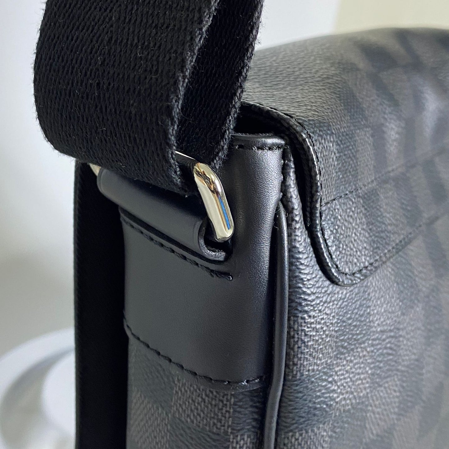 Louis Vuitton	Damier Graphite District PM