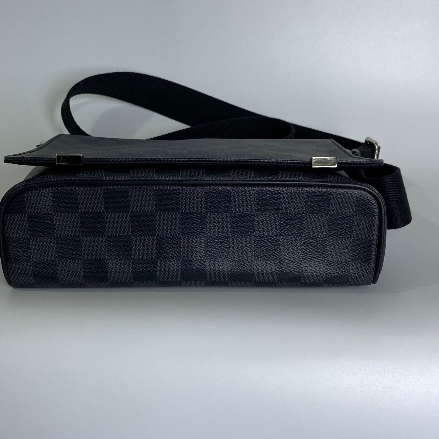 Louis Vuitton	Damier Graphite District PM