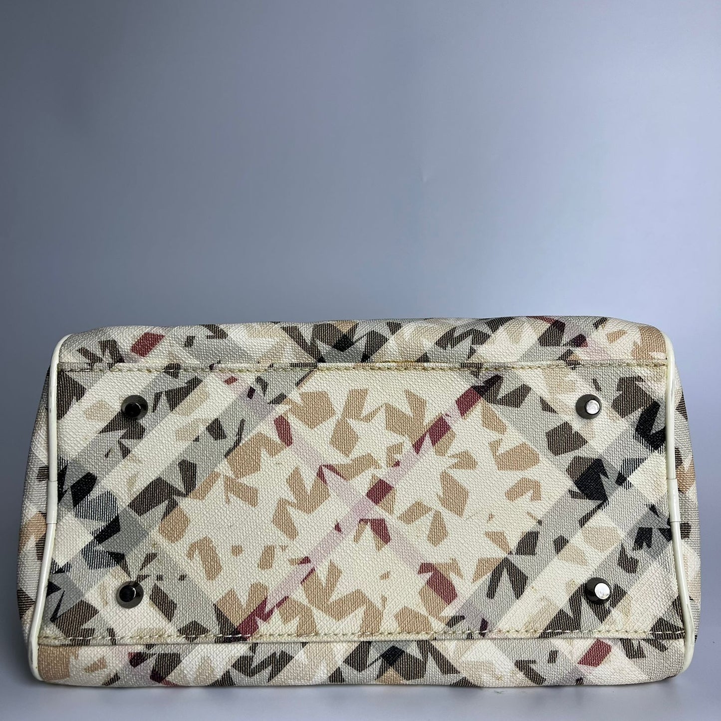 Burberry	Nickie Stars Tote White PVC