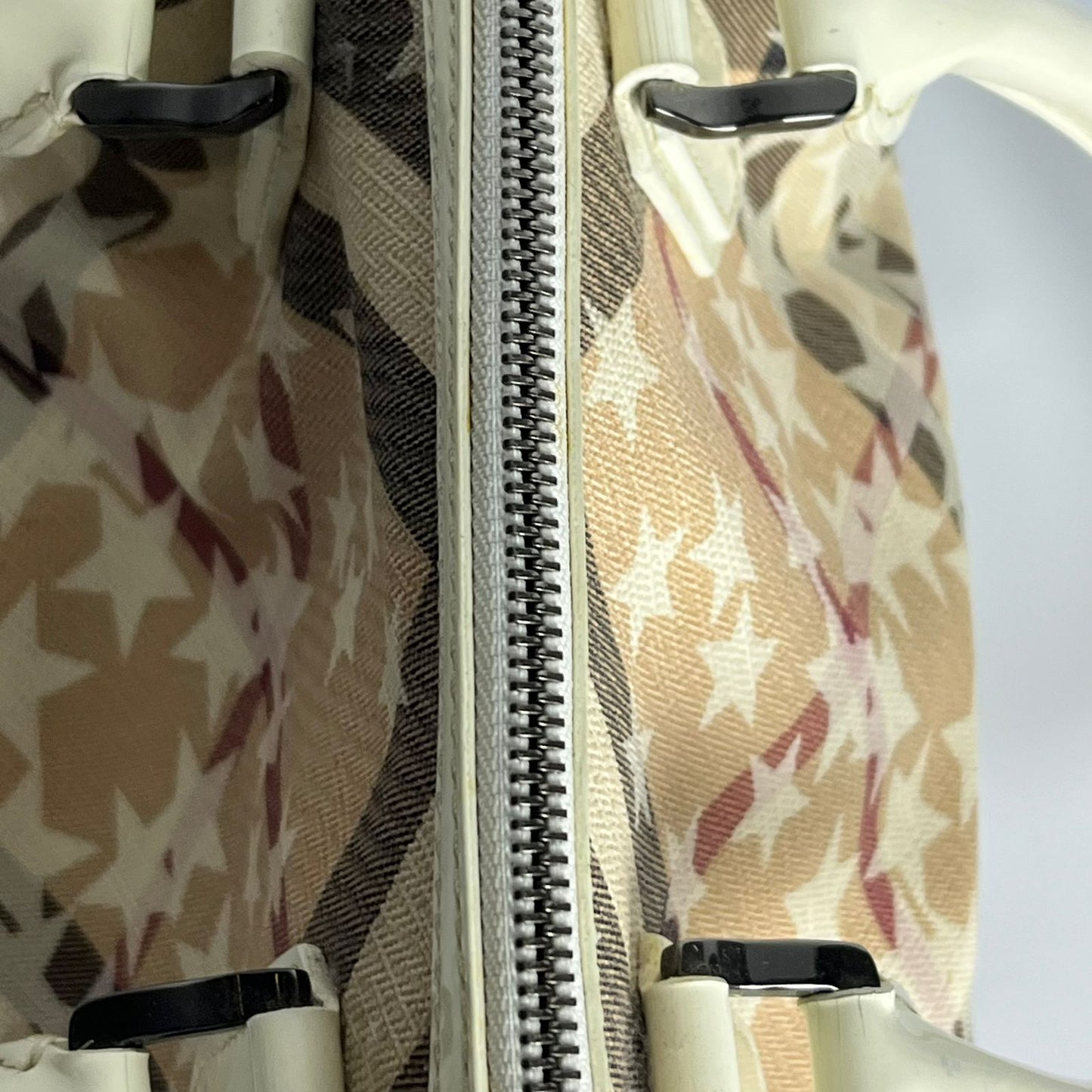 Burberry	Nickie Stars Tote White PVC