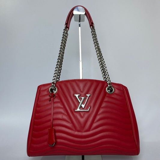 Louis Vuitton	New Wave Chain Tote Red