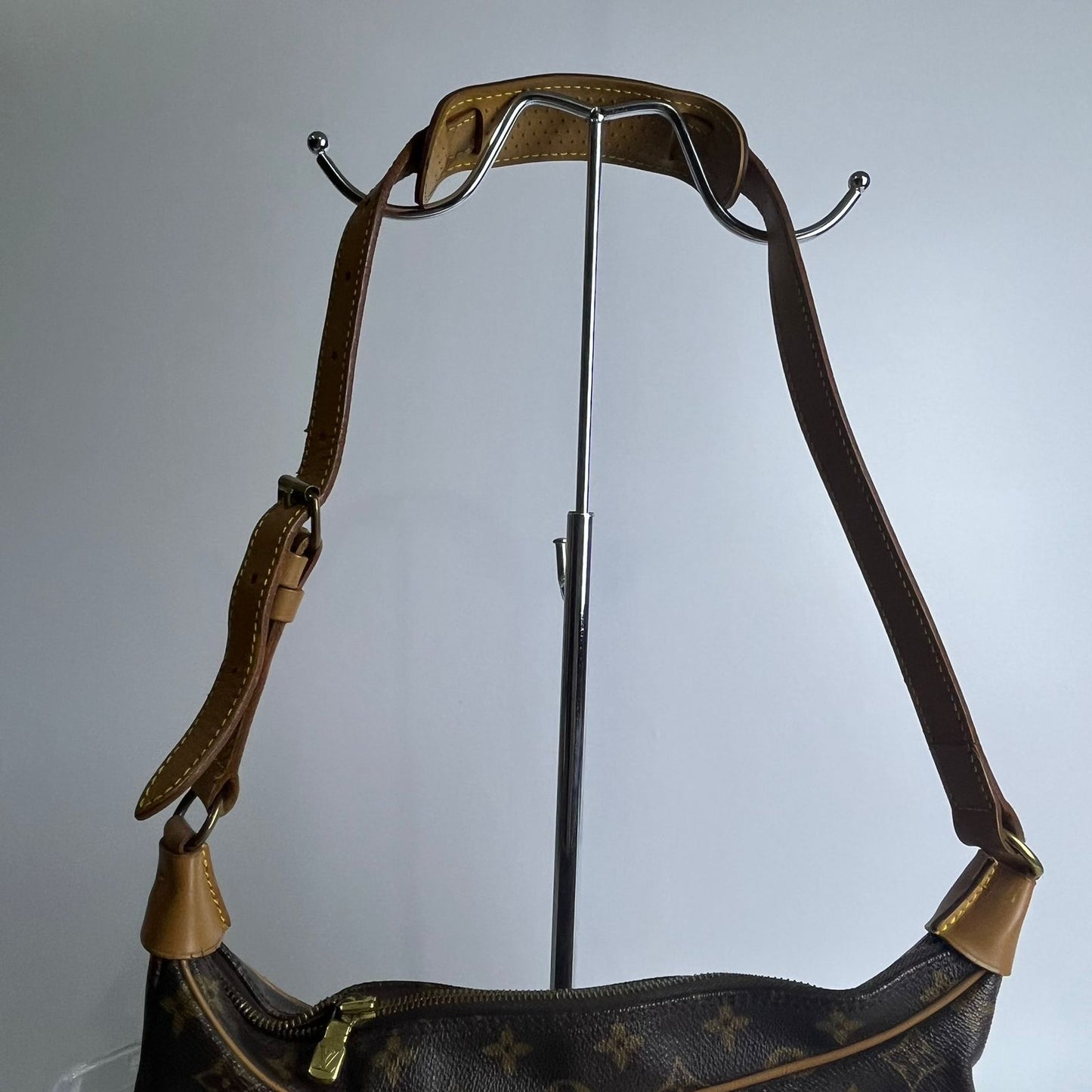 Louis Vuitton	Boulogne 30 Shoulder Bag Monogram Canvas