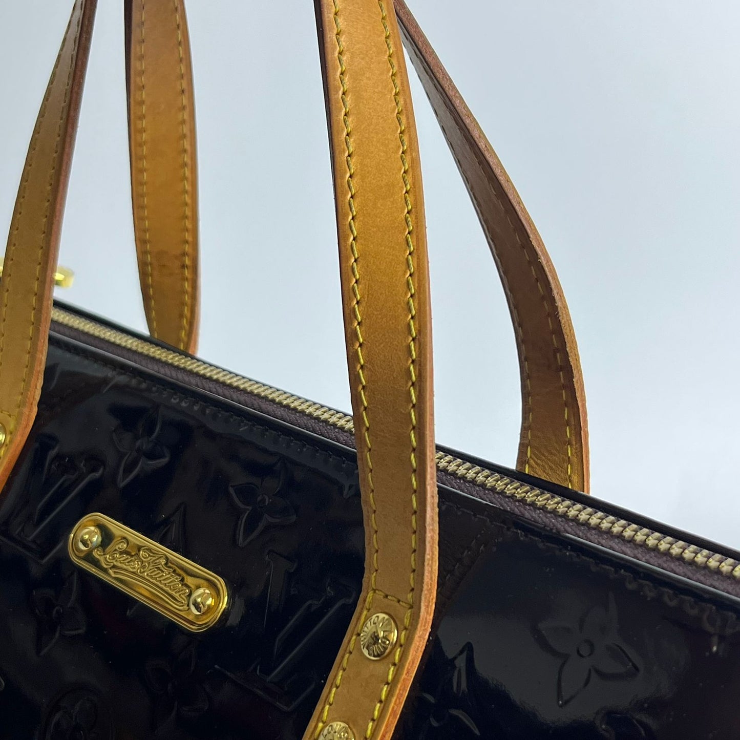 Louis Vuitton	Vernis Bellevue Handbag Dark Violet