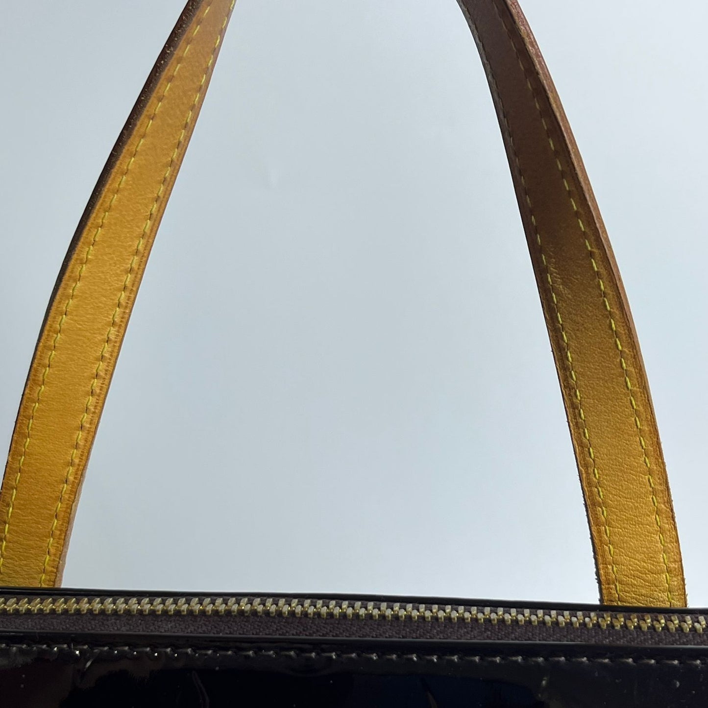 Louis Vuitton	Vernis Bellevue Handbag Dark Violet