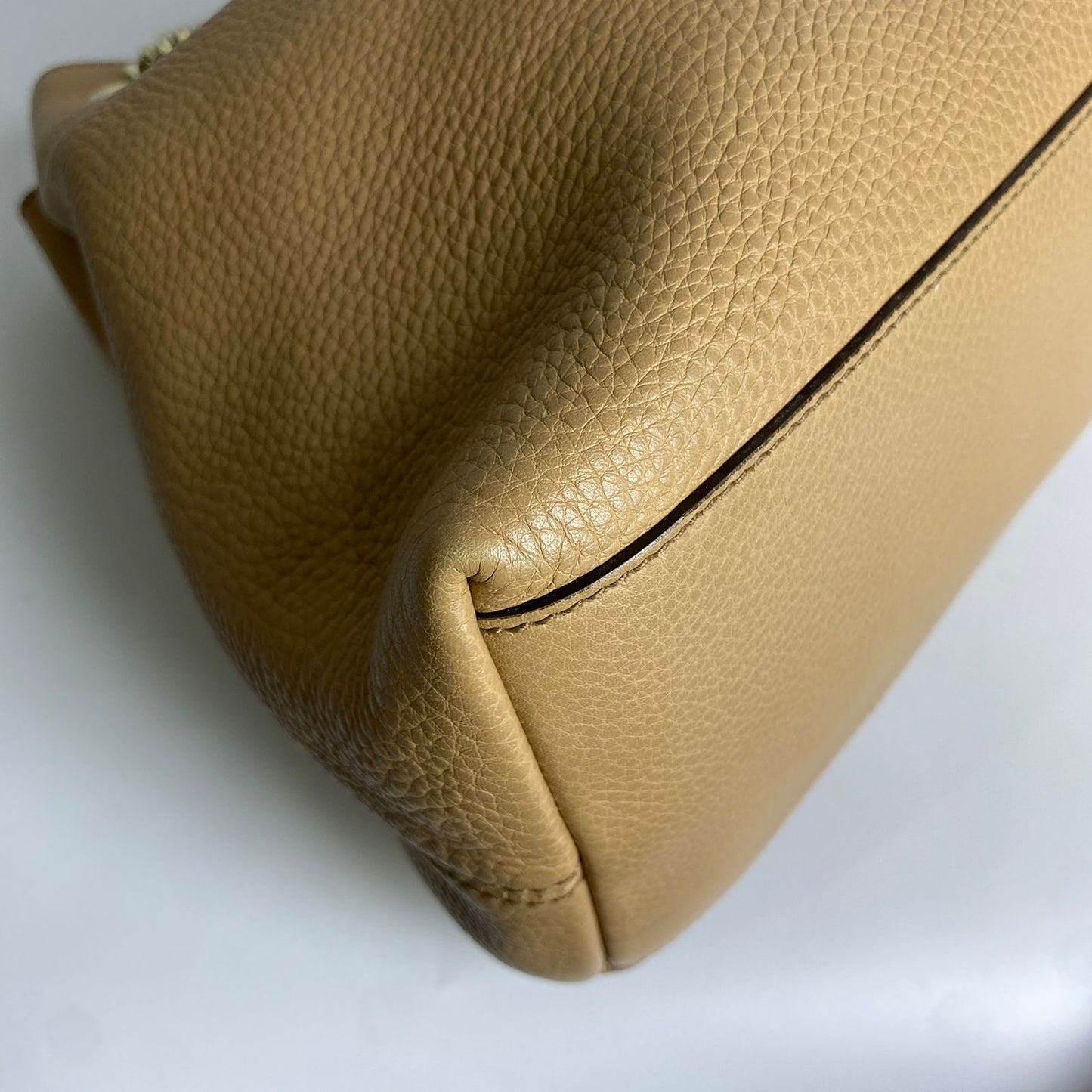 Gucci Soho Chain Tote Bag Beige