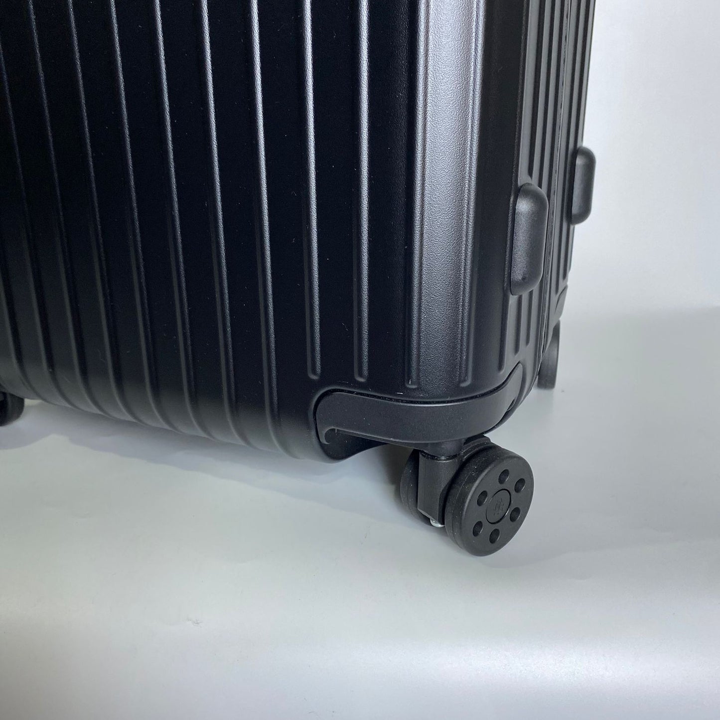 Rimowa	Cabin Original Aluminum Black