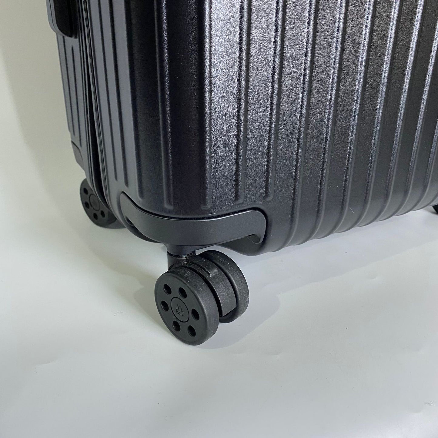 Rimowa	Cabin Original Aluminum Black