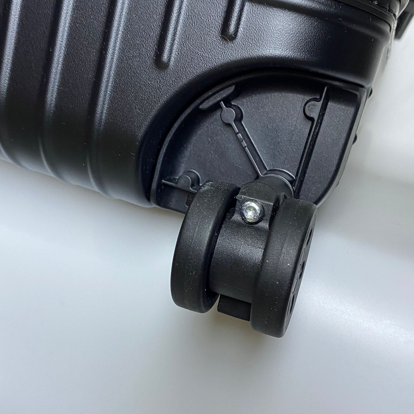 Rimowa	Cabin Original Aluminum Black
