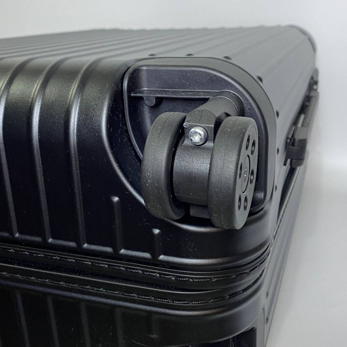 Rimowa	Cabin Original Aluminum Black