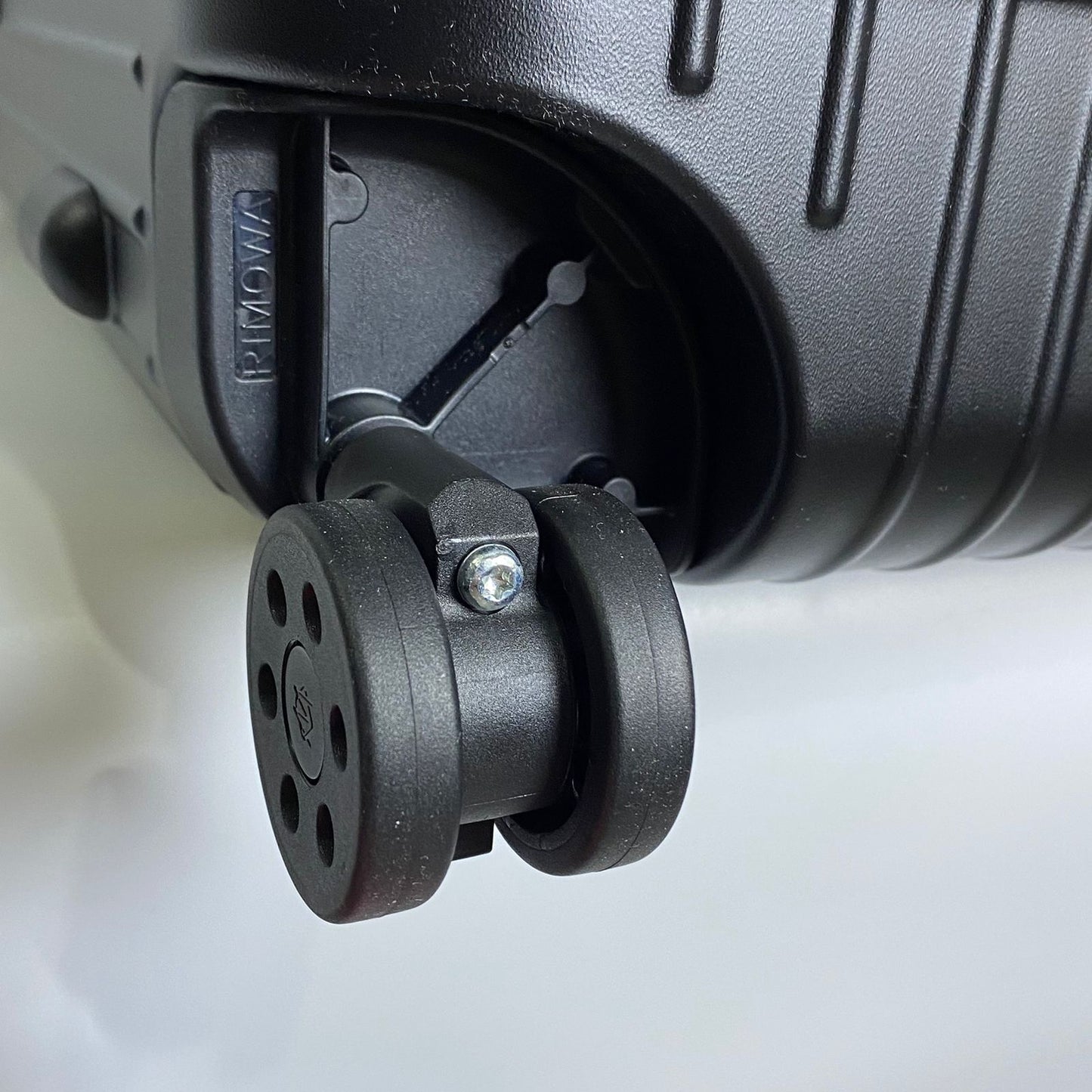 Rimowa	Cabin Original Aluminum Black