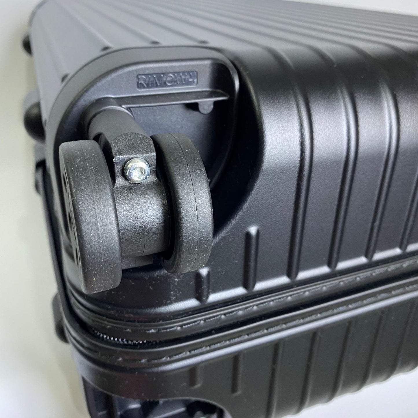 Rimowa	Cabin Original Aluminum Black