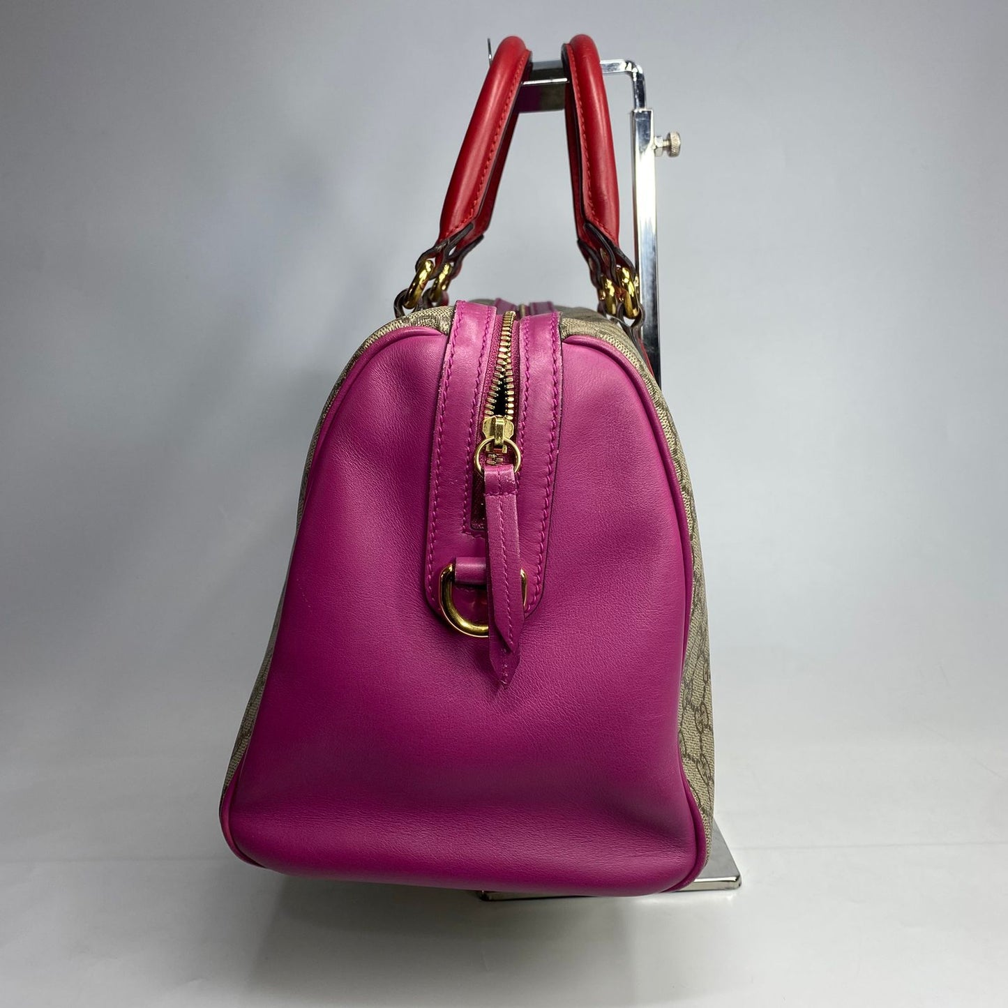 Gucci GG Supreme Boston bag in beige Pink and Red