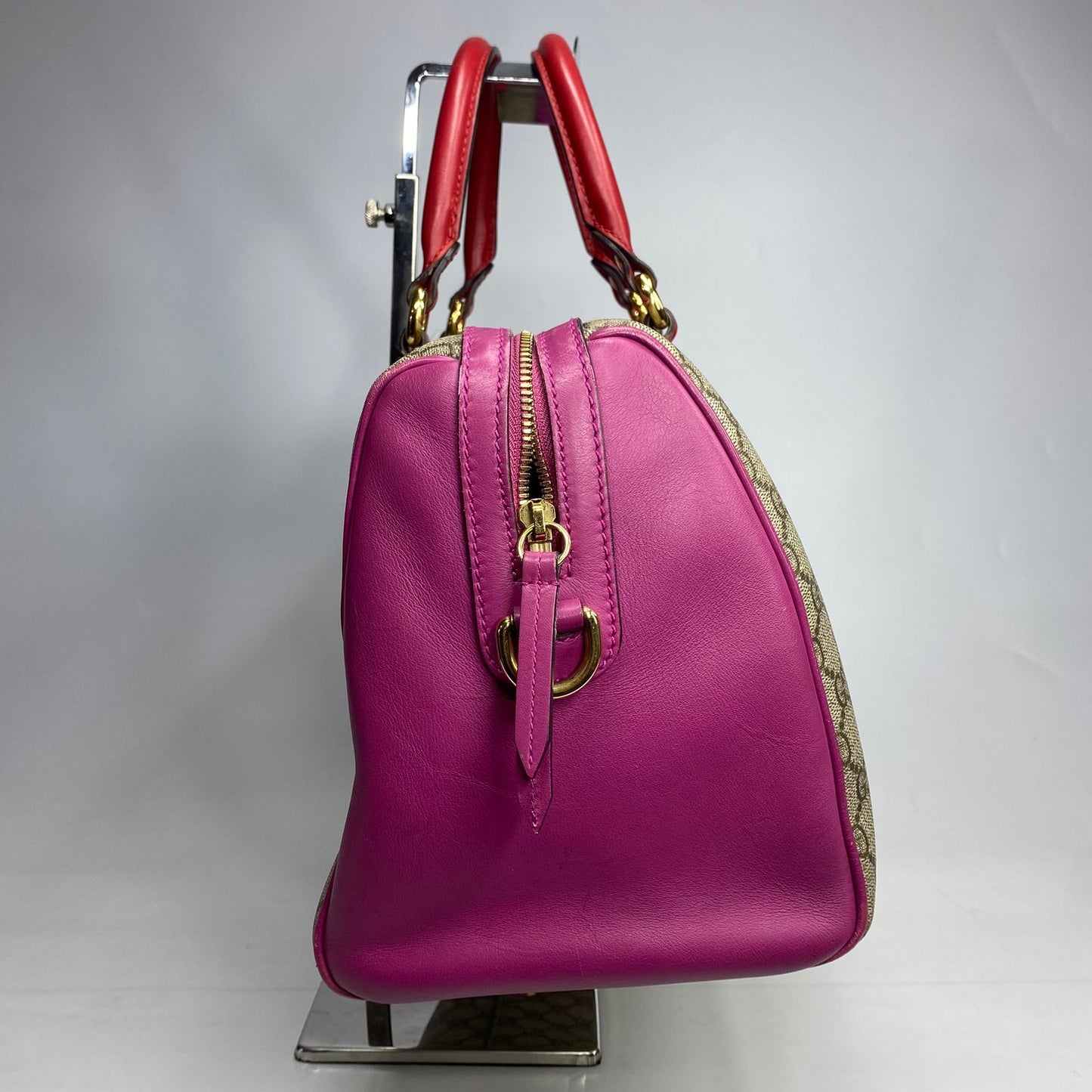 Gucci GG Supreme Boston bag in beige Pink and Red