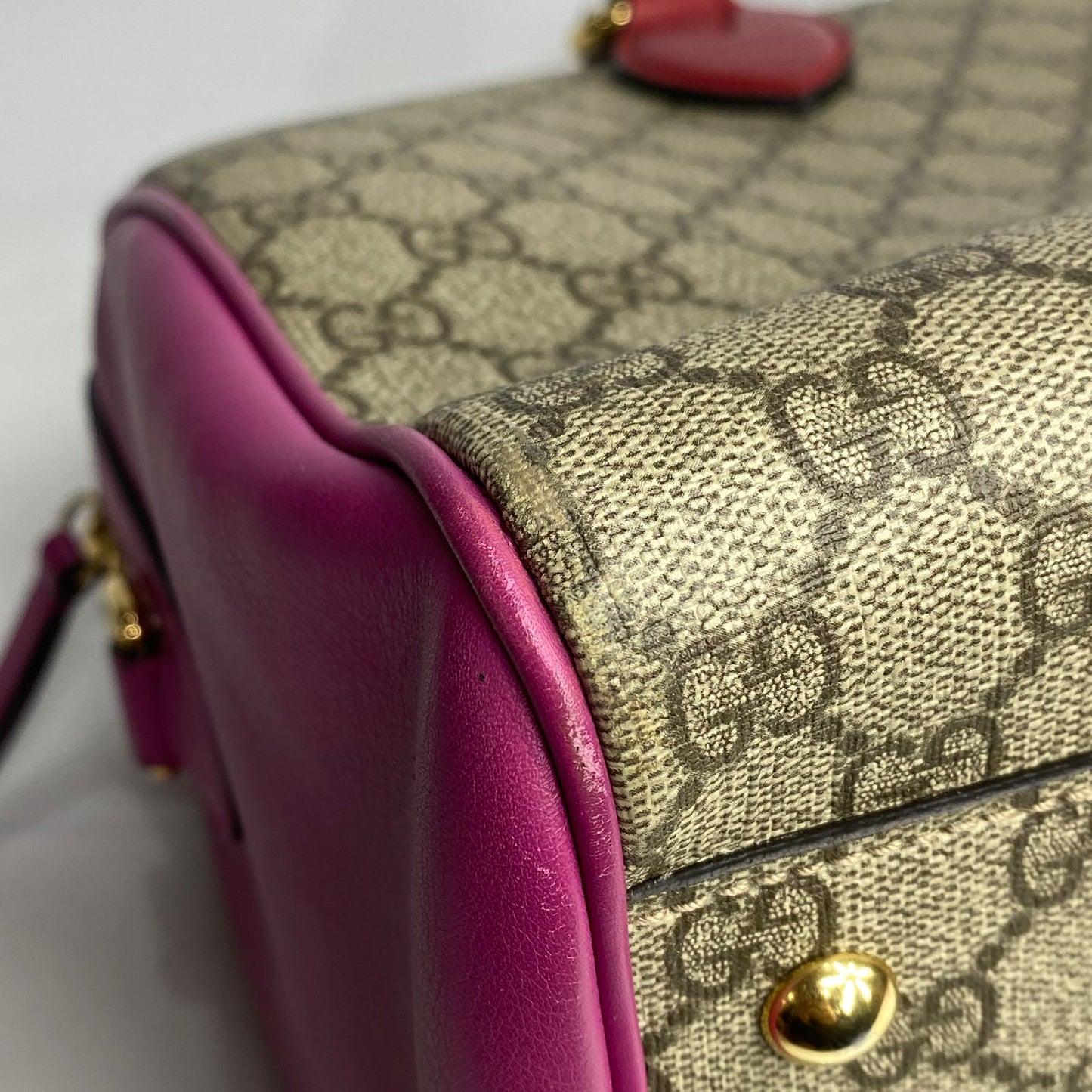Gucci GG Supreme Boston bag in beige Pink and Red
