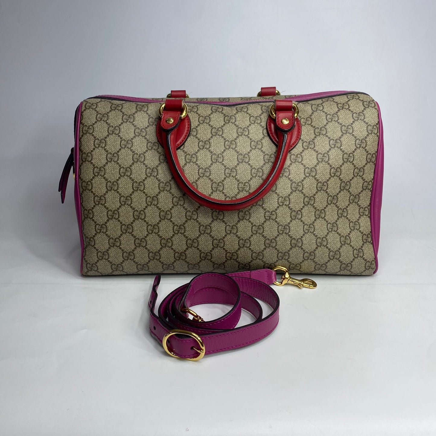 Gucci GG Supreme Boston bag in beige Pink and Red