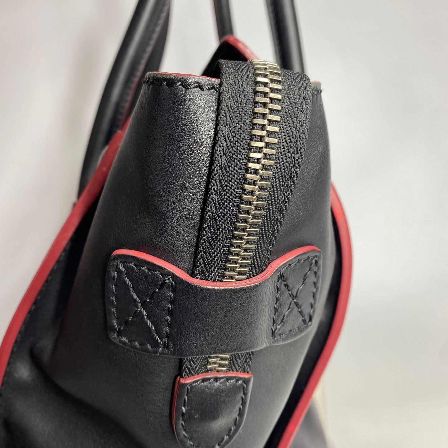 Celine Luggage Black, Red Pipin