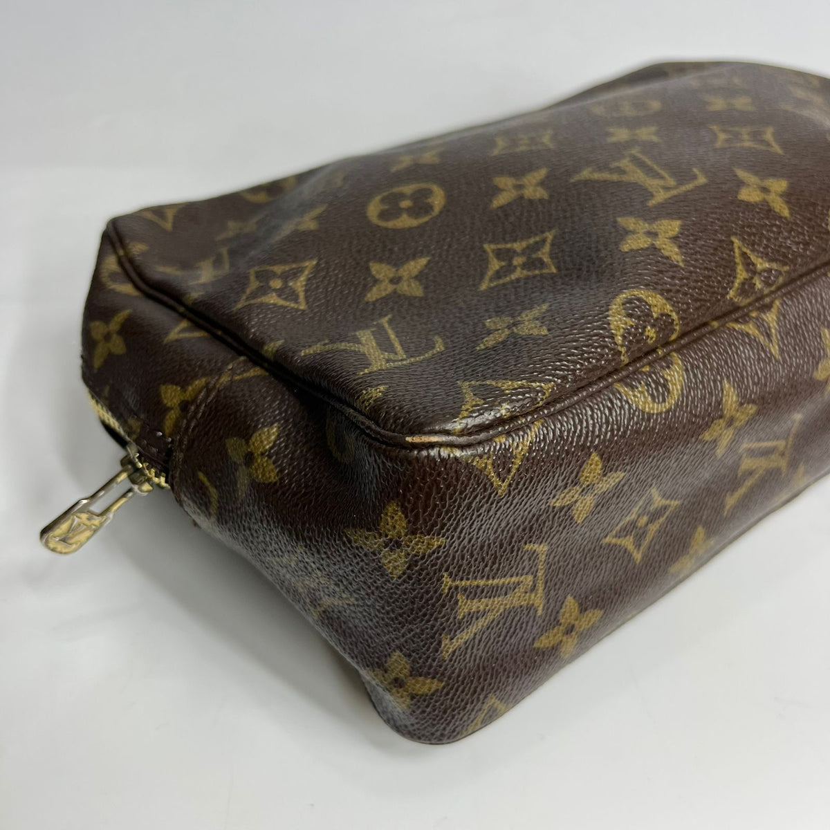 Louis Vuitton Trousse Toilette 28 Mono