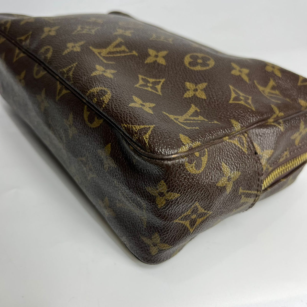 Louis Vuitton Trousse Toilette 28 Mono