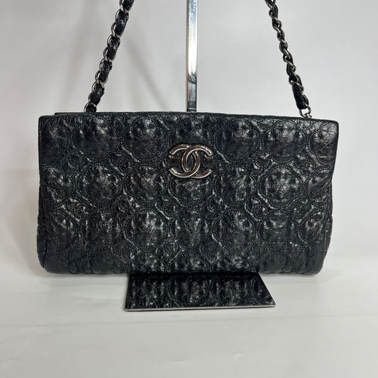 Chanel Camellia Flower Chain Pochette Black
