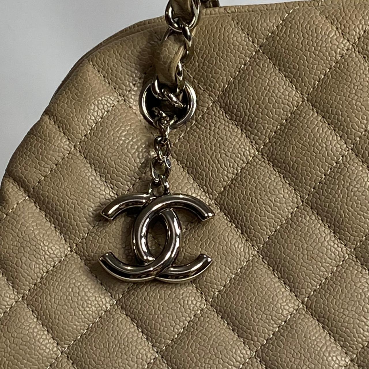 Channel	Mademoiselle Caviar Beige