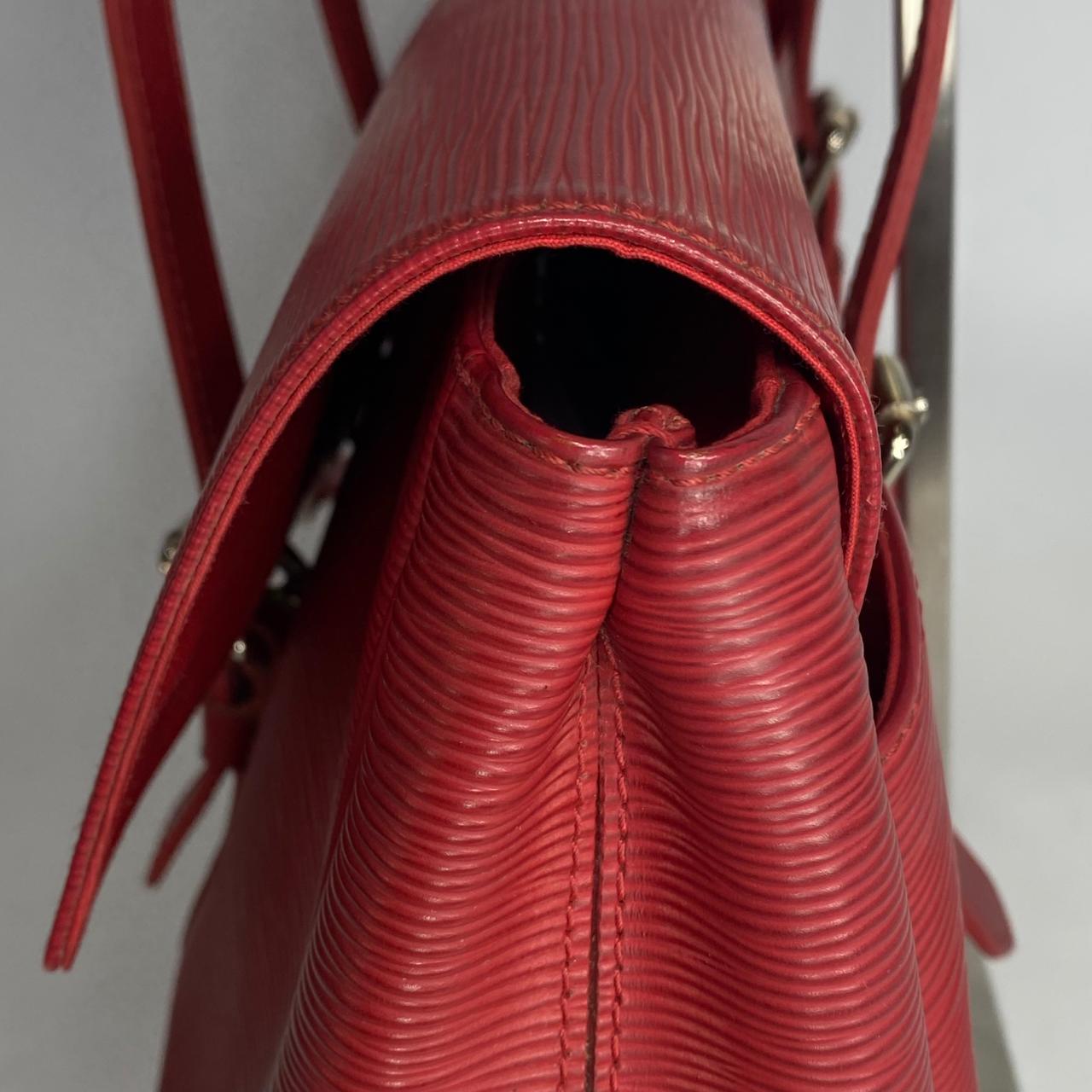 Louis Vuitton	Epi Segur Red