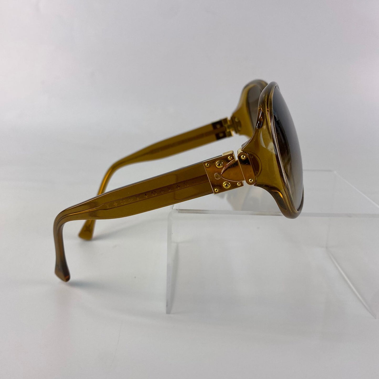 Louis Vuitton	Gold Glitter Round Sunglasses