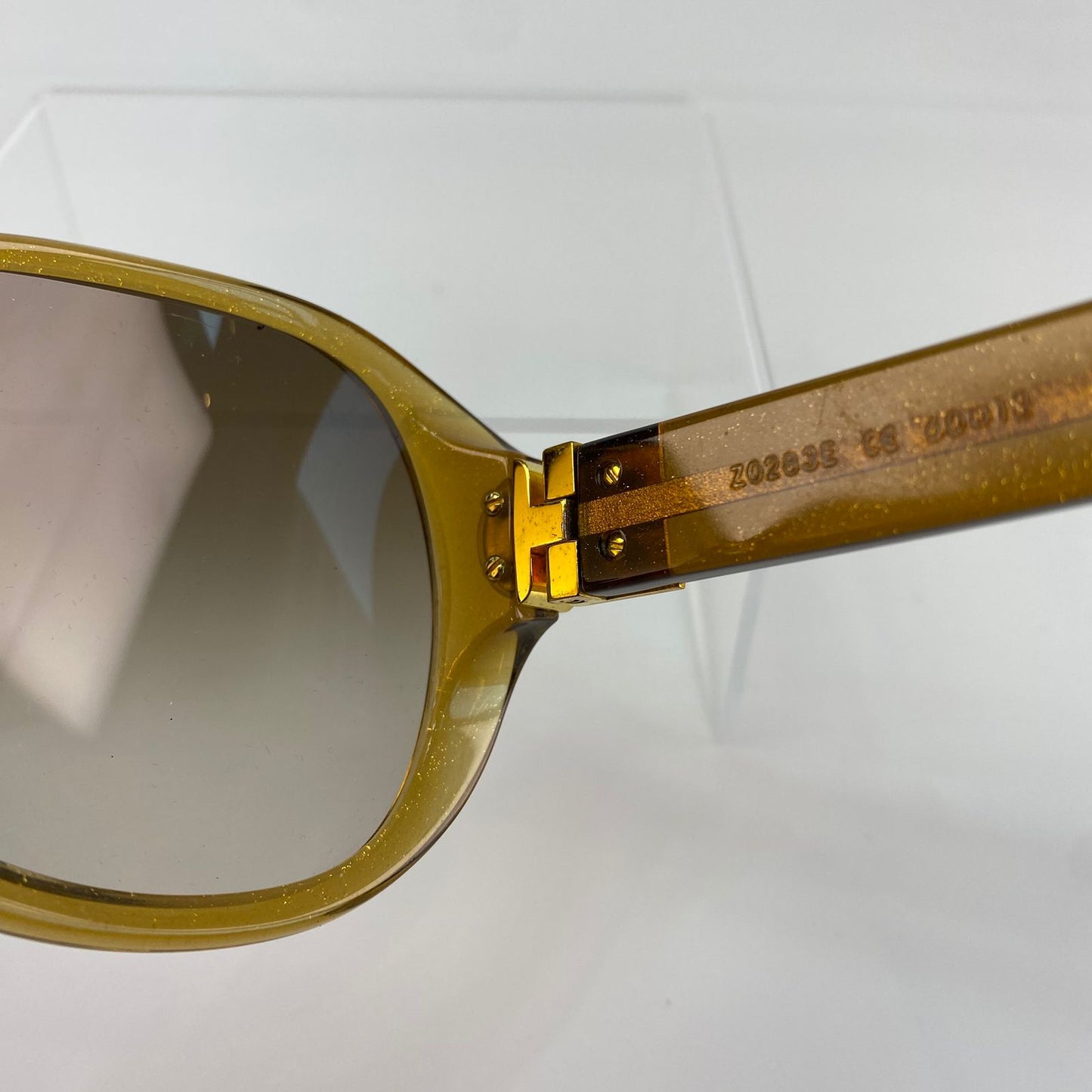 Louis Vuitton	Gold Glitter Round Sunglasses