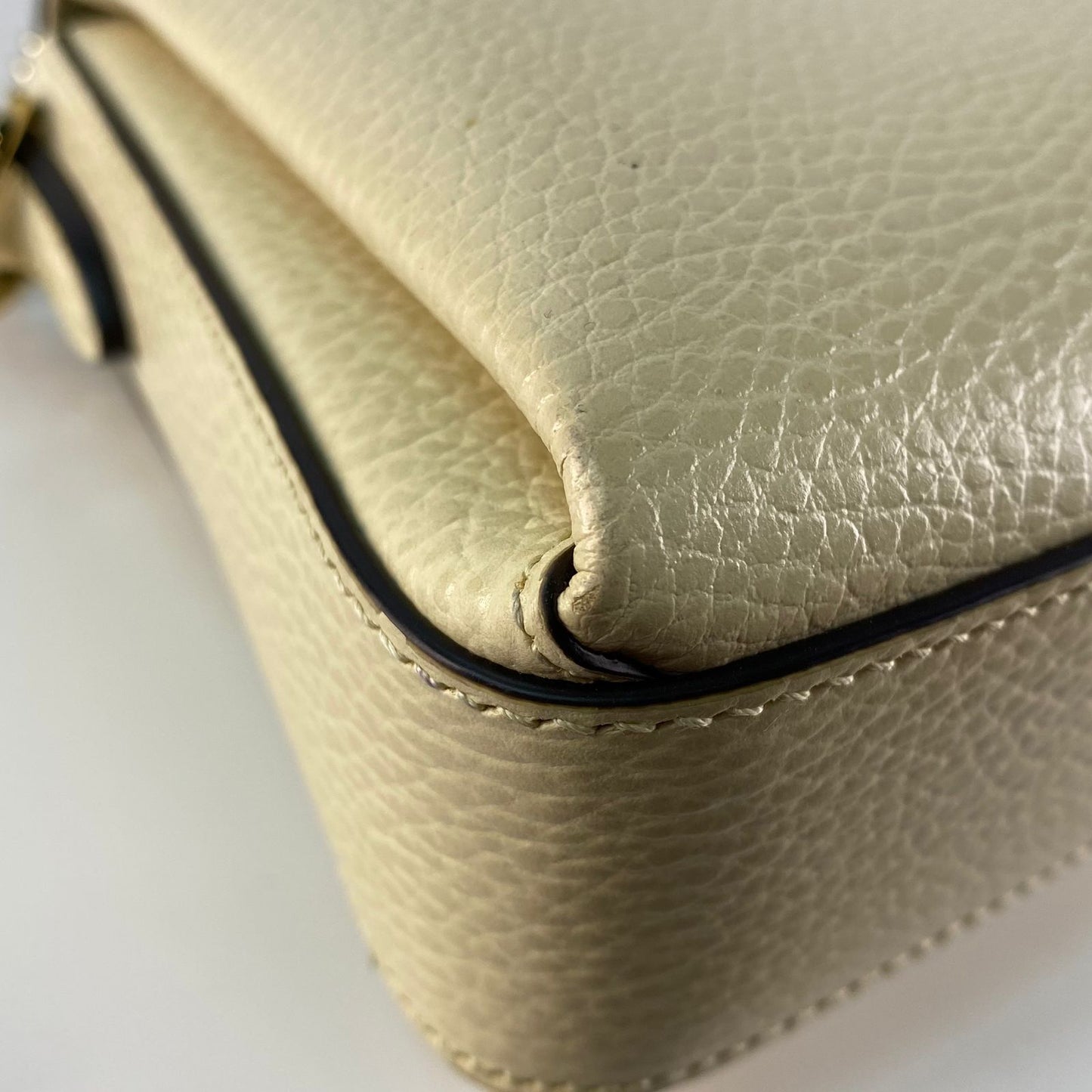 Gucci Interlocking GG Shoulder Bag White