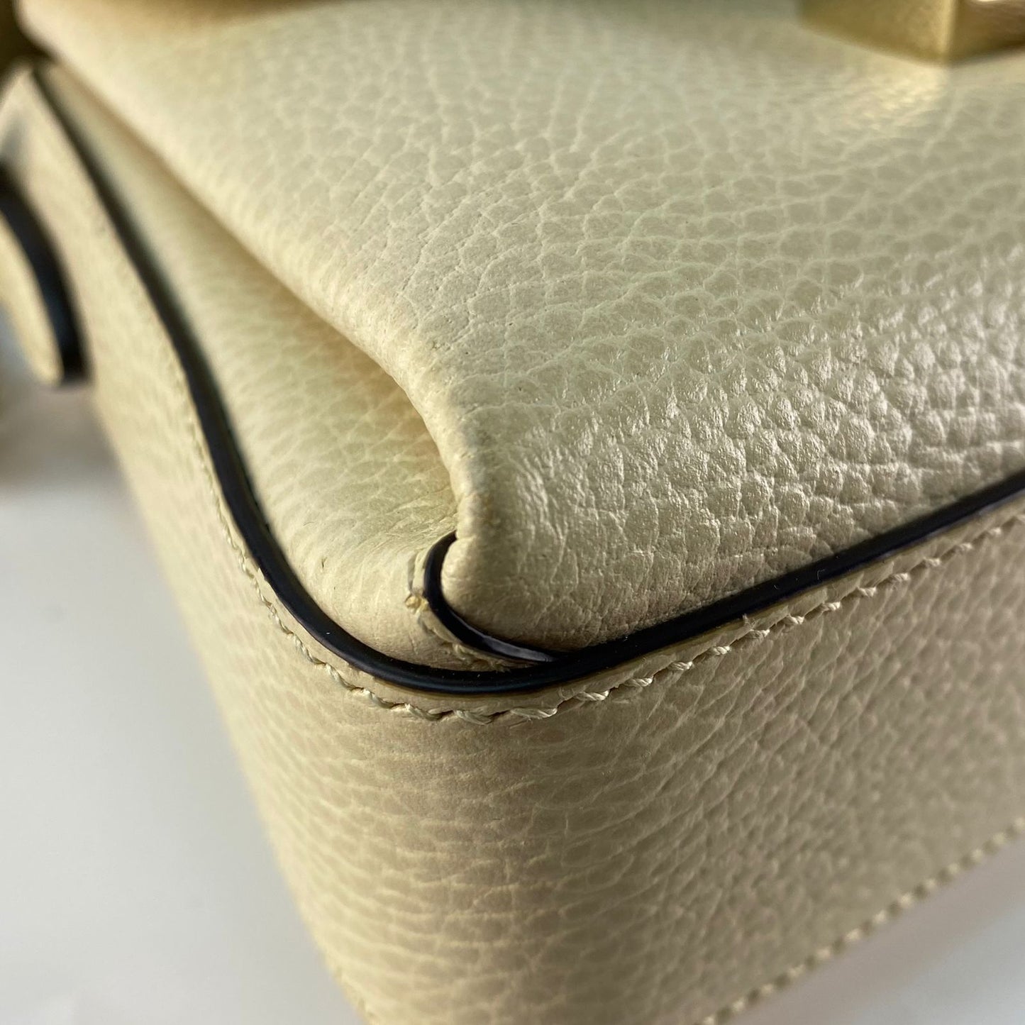 Gucci Interlocking GG Shoulder Bag White